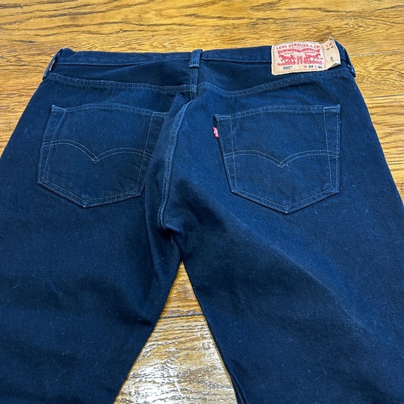 Levi’s 501 black button fly jeans. Excellent condition. Size 34 x 30. - Picture 4 of 10